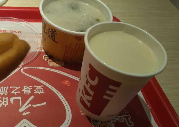 肯德基冰豆浆比热豆浆贵1元